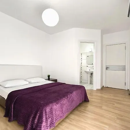 Rix In Apartment